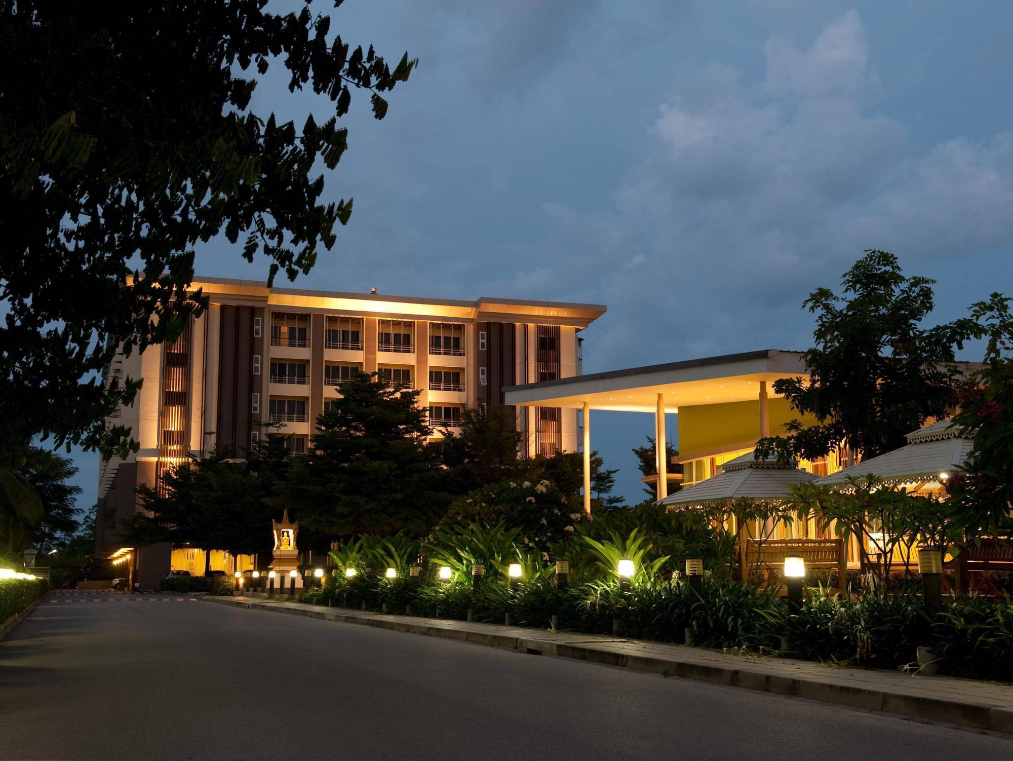 Silathip Huahin Serviced Apartment & Hotel Экстерьер фото